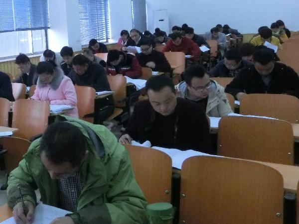 2016年3月10日bevictor伟德第五考场考生正在认真答卷