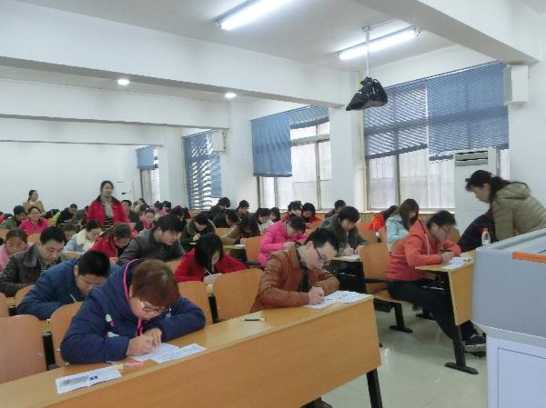 2016年3月10日bevictor伟德第七考场监考老师认真监考